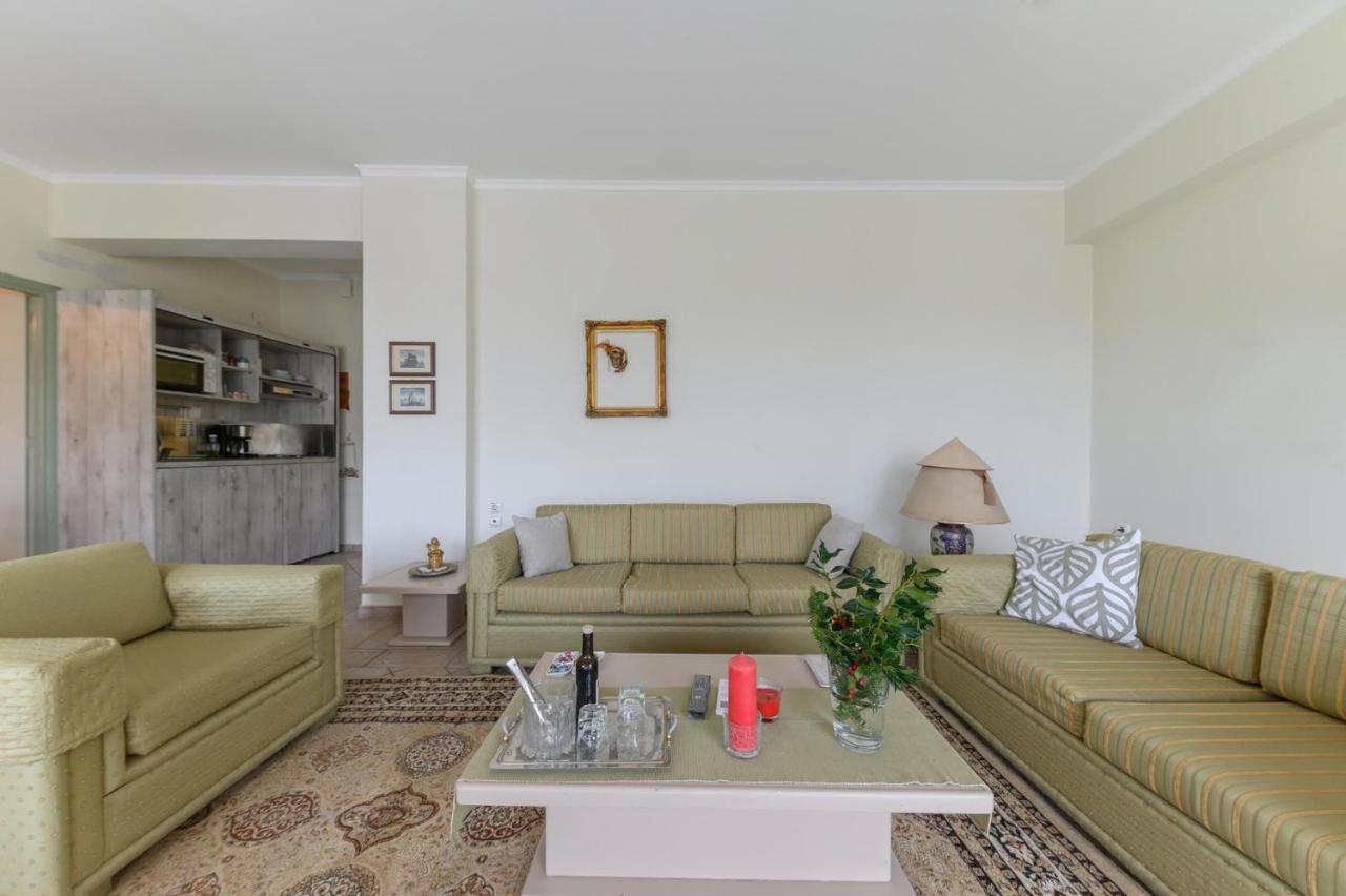 3Bd Apartment In The Center - Self Check In Патра Екстериор снимка